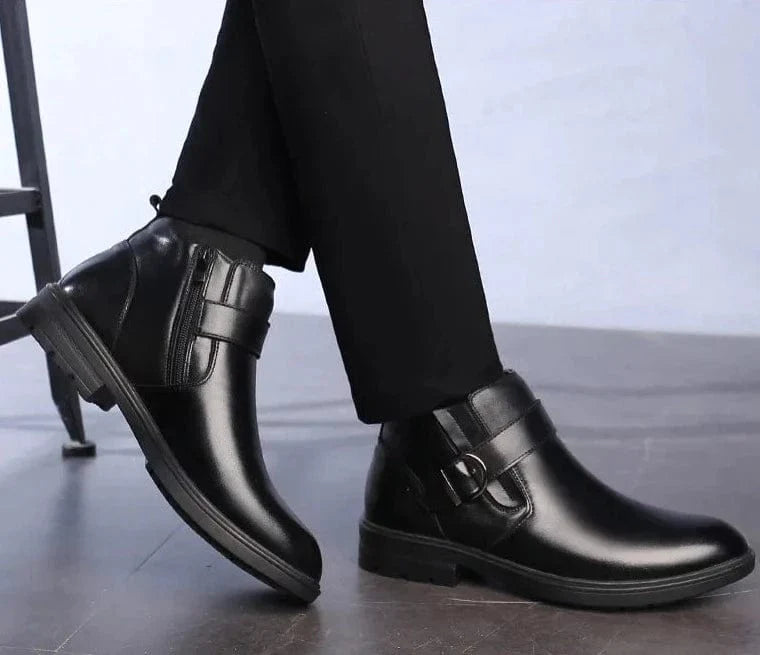 מגפוני עור "לוצ'י מונטנה" עם אבזם - נעלי אביגיל