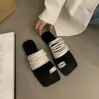 כפכפי חוף "אדל" בעיצוב ייחודי