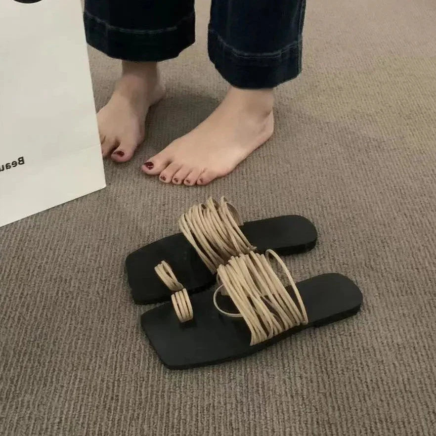 כפכפי חוף "אדל" בעיצוב ייחודי