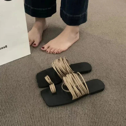 כפכפי חוף "אדל" בעיצוב ייחודי