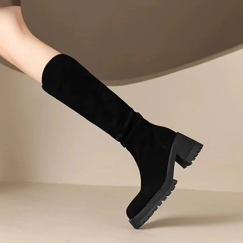 מגפי עקב זמש "לורן" גבוהות - נעלי אביגיל