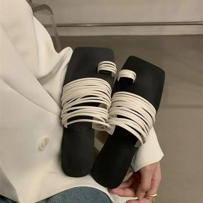 כפכפי חוף "אדל" בעיצוב ייחודי