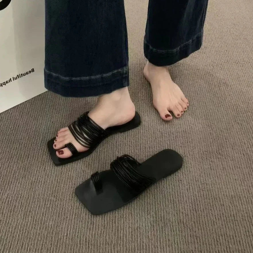 כפכפי חוף "אדל" בעיצוב ייחודי