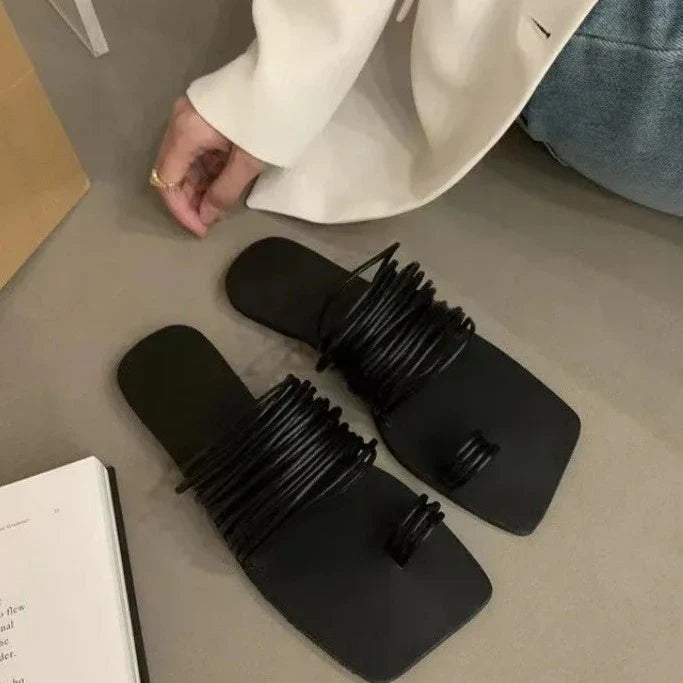 כפכפי חוף "אדל" בעיצוב ייחודי