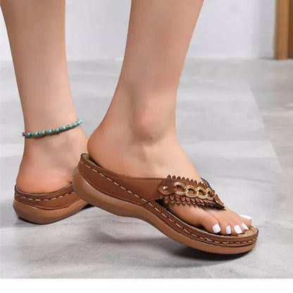 כפכפי אצבע "אמילי שנל" מעוצבות - נעלי אביגיל