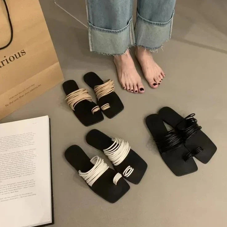 כפכפי חוף "אדל" בעיצוב ייחודי