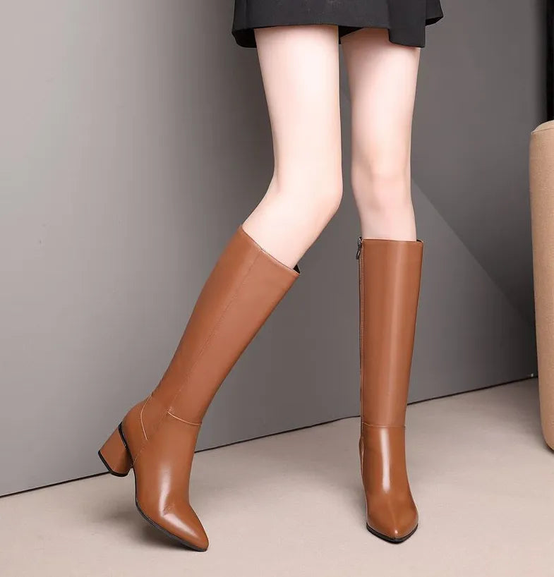 מגפי נשים "מרטין" עקב גבוהה - נעלי אביגיל