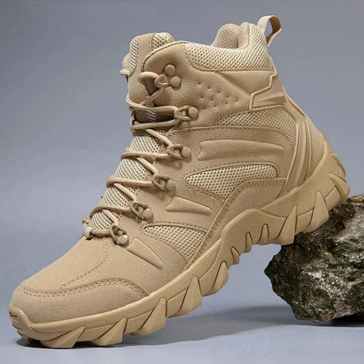 נעלי "קומבט" טקטיות לטיולים ומסעות